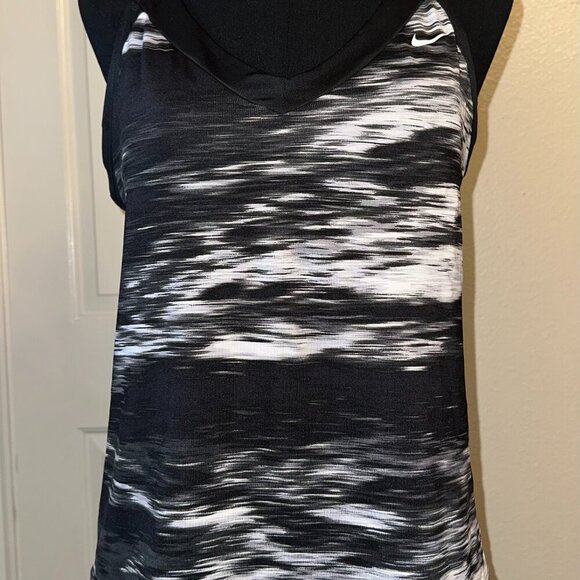 Nike Women’s Halter Tank Top Built-In Bra Black & White Size Large Athletic EUC - Picture 2 of 6